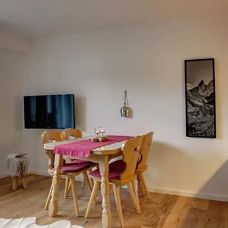 Ela Apartment *